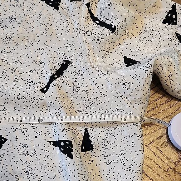 Black and white front tie button down shirt M/L - Picture 10 of 11